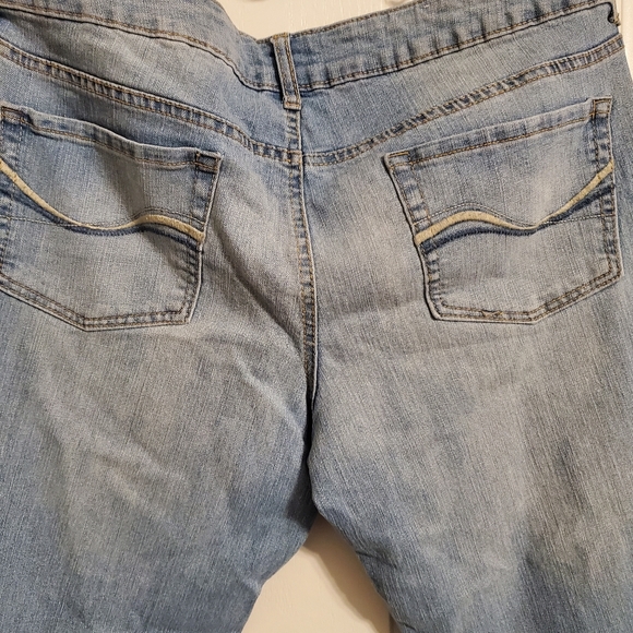 Jeans - Picture 4 of 5